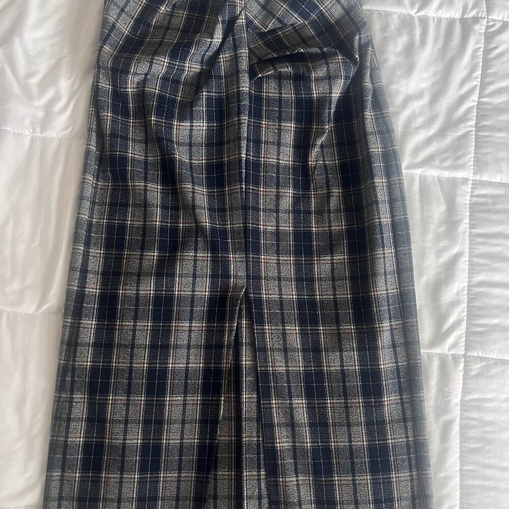 Pencil skirt with front slit